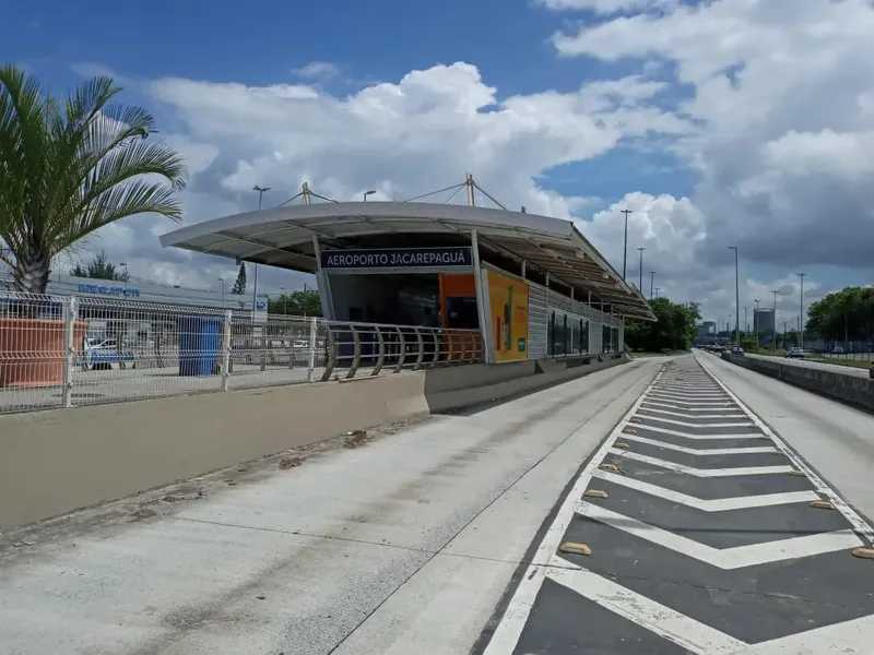 Operação policial ocorria perto de corredor onde passageiro foi baleado no Rio