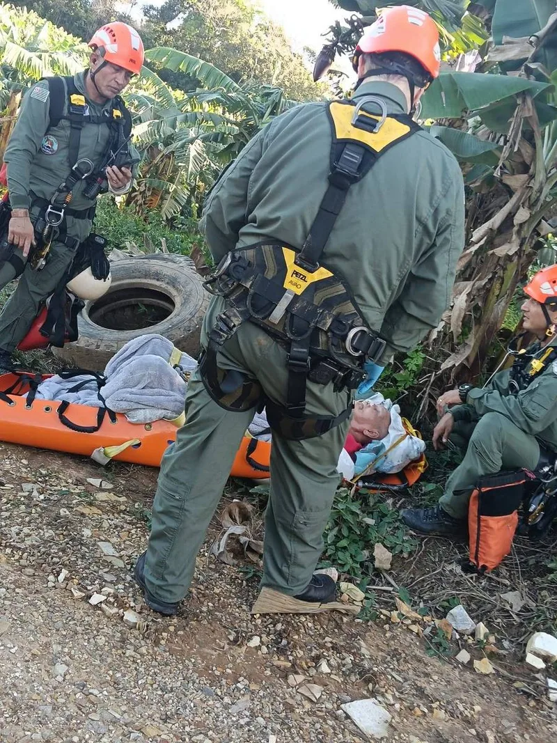 Polícia resgata homem de 100 anos em área rural alagada de Eldorado