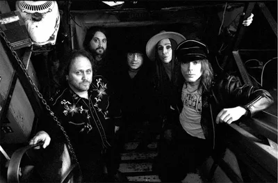 Dregen deixa o The Hellacopters após lesão permanente na mão direita