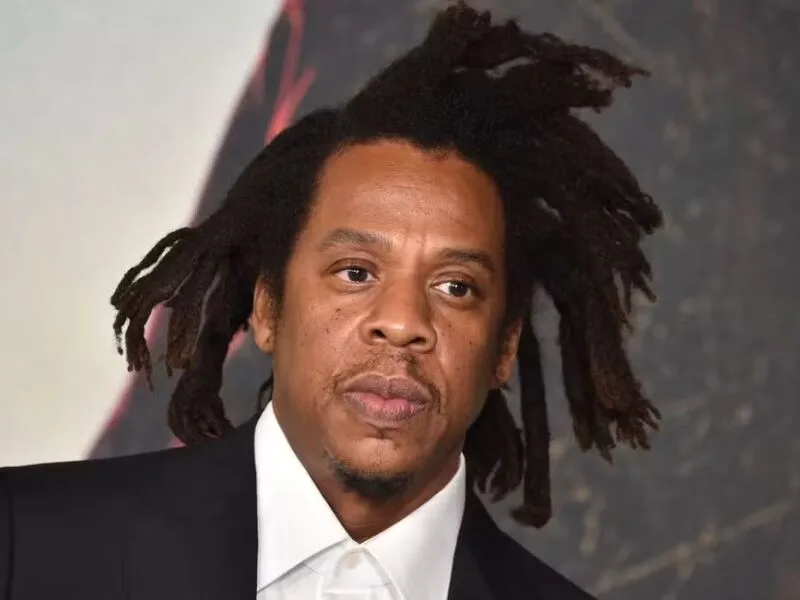 Jane Doe diz que não recebeu ameaças e revê acusações contra Jay-Z