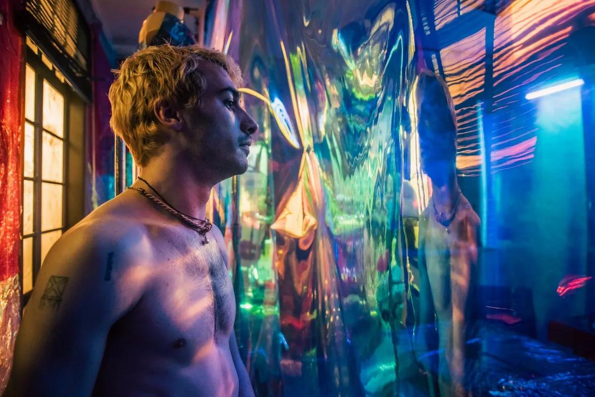 Filme brasileiro “London” divide Leão Queer em Veneza
