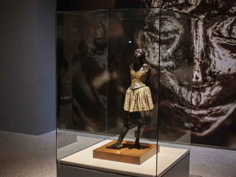 Recife apresenta esculturas de Degas em diálogo com fotografias de Sofia Borges