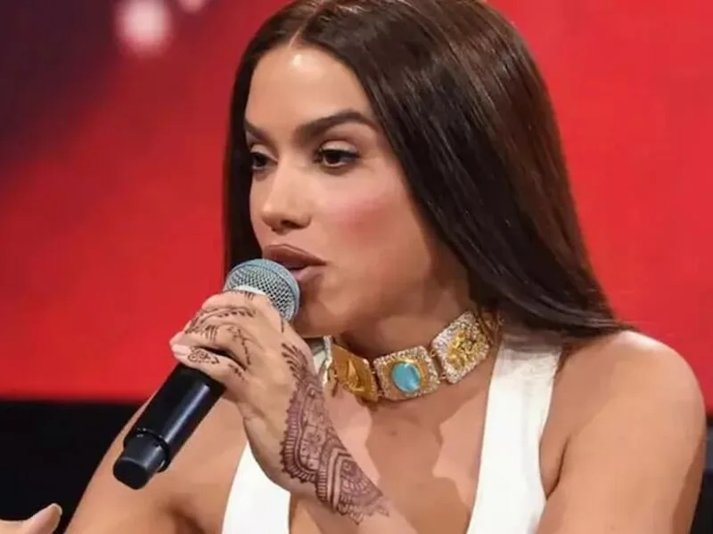 Anitta recorre a laces durante transição e planeja cortar fios alisados