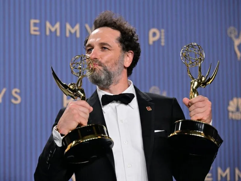 Emmy destaca recorde de “Widow’s Bay” e segundo prêmio seguido de “The Pitt”