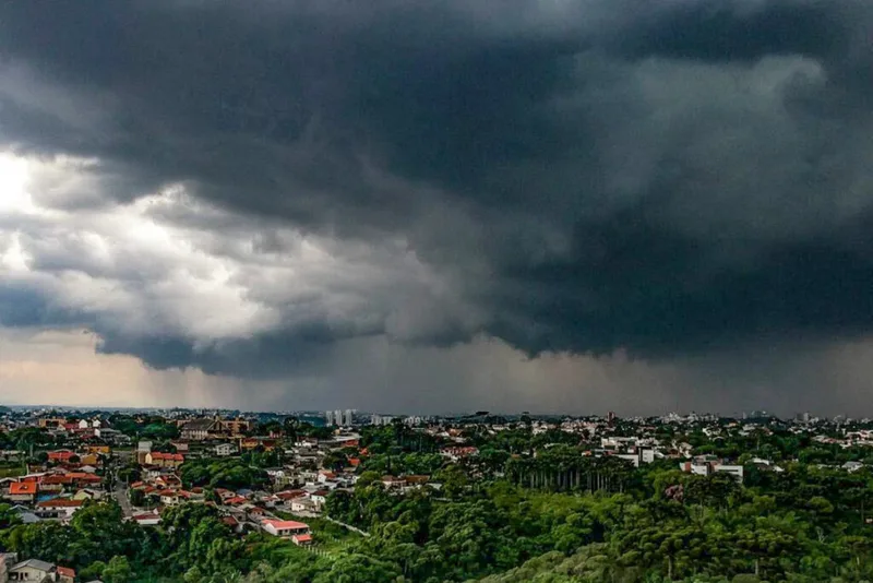 Temporais atingem Sudeste e Sul neste sábado, com risco de granizo
