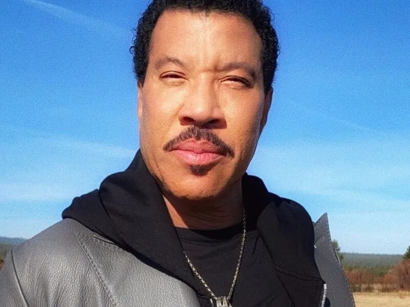 Lionel Richie mantém show no Brasil após tratar fibrilação atrial