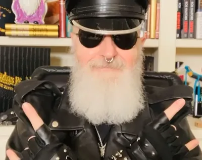 Rob Halford cita Bowie, Beatles e T. Rex entre suas referências musicais