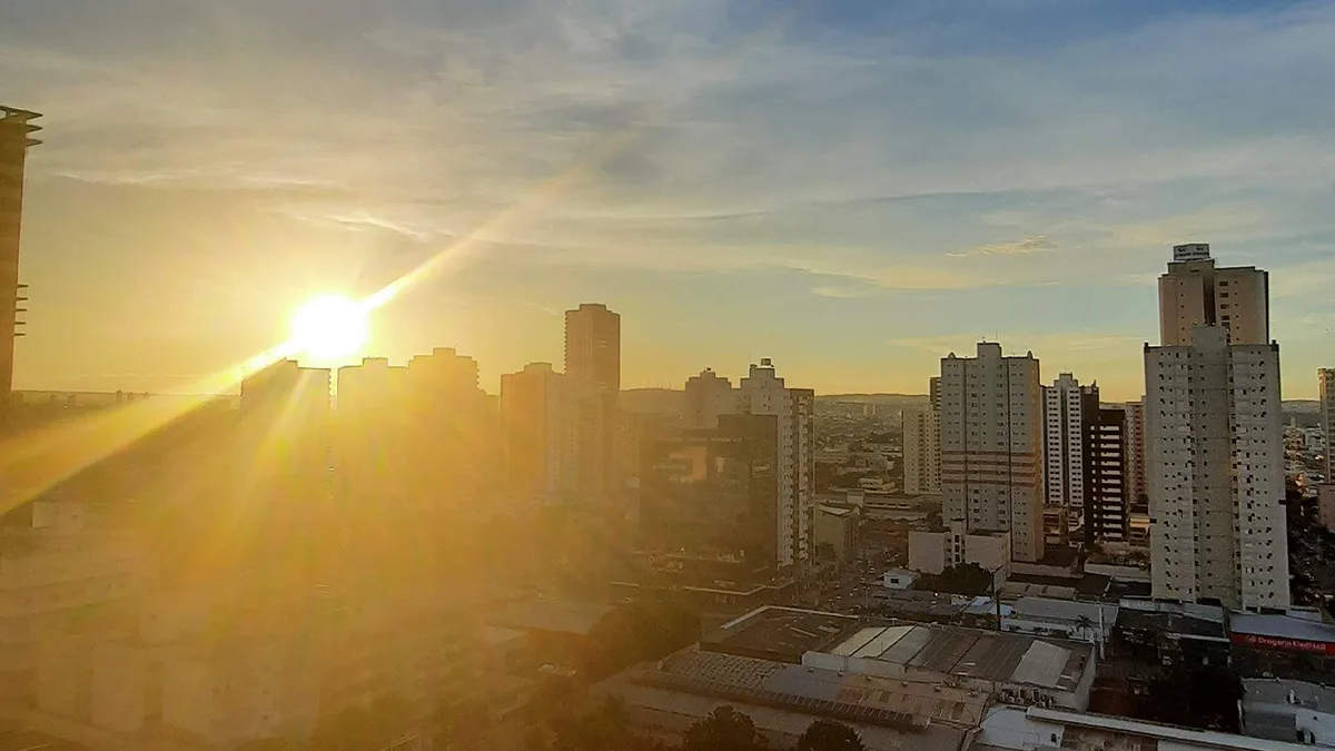 Calor intenso se espalha por Goiás e pode chegar a 38 °C em Goiânia