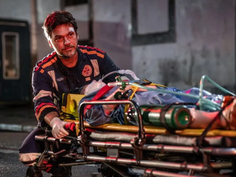 Emilio Dantas interpreta cirurgião bipolar em série médica do Globoplay