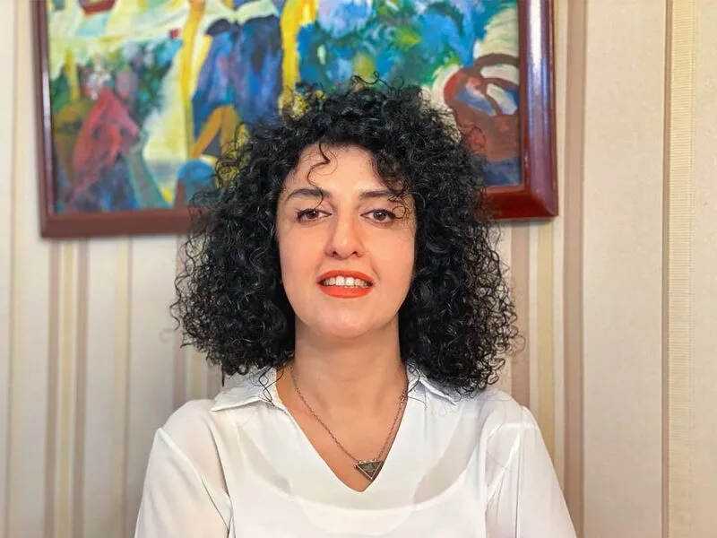 Narges Mohammadi transforma anos de prisão e distância dos filhos em memórias