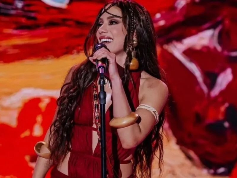 Anitta associa pressão por beleza a contratos e fala sobre liberdade artística