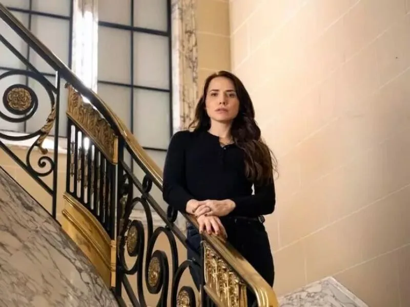 Herança de Arthur muda os planos de Adriana em Quem Ama Cuida