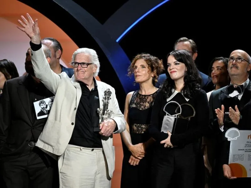 Mike Leigh é premiado por filme e roteiro no Festival de San Sebastián
