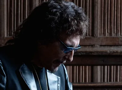 Tony Iommi conta como Brian May participa de sua vida e de seus discos