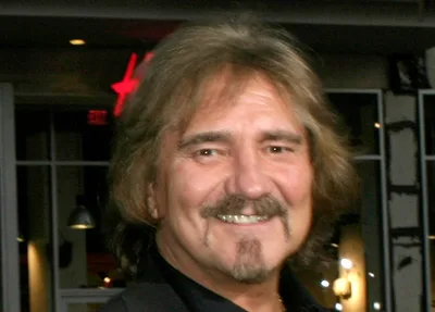 João Nogueira destaca Geezer Butler em álbum com convidados do rock