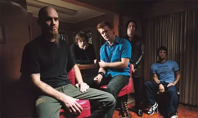 Queens of the Stone Age divulga clipe de “Where The Goth Girls At?”