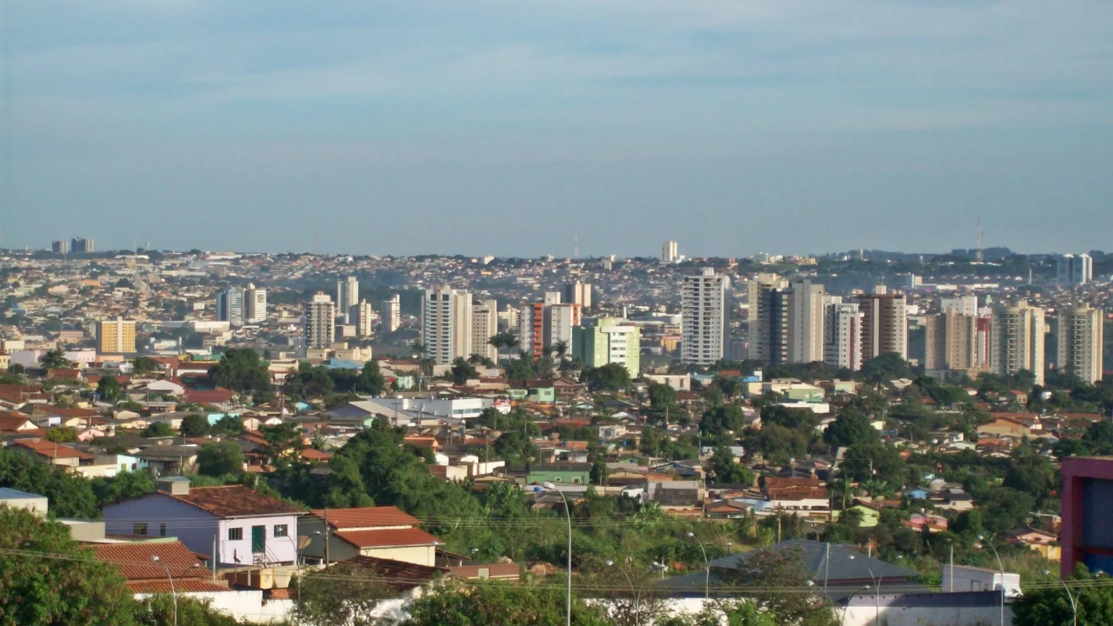 Anápolis combina indústria, aviação de defesa e roteiros pelo cerrado