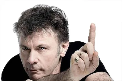 Bruce Dickinson anuncia remix de “Accident of Birth” para outubro