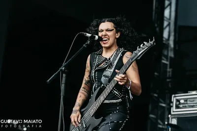 Fernanda Lira anuncia álbum conceitual da Crypta e retoma torcida pelo Aranhas Negras
