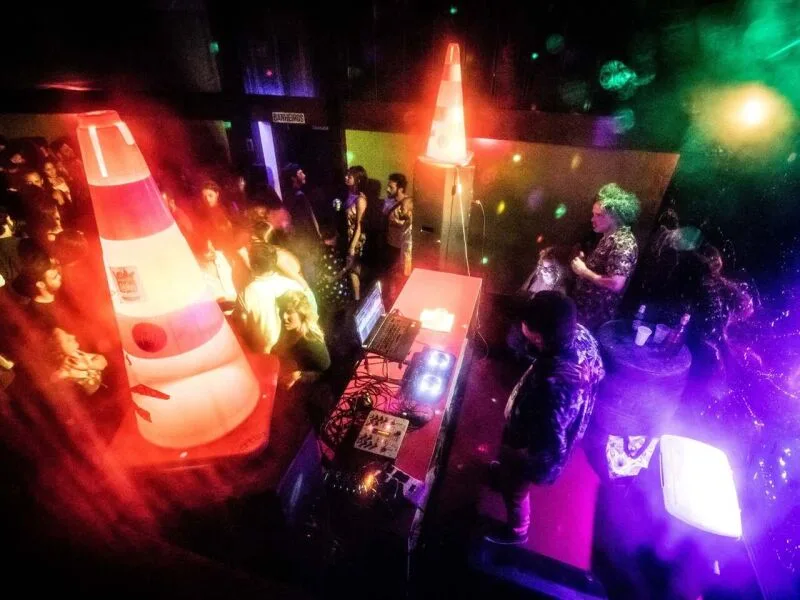 Iraq Beach Club reúne gerações da noite recifense em nova edição no Biruta