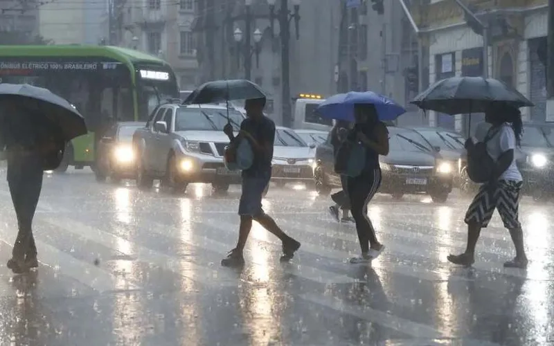 Chuva forte e temporais deixam Sul e Sudeste em alerta