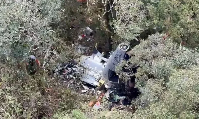 FAB encontra destroços de helicóptero que levava cantor Rick em Santa Catarina