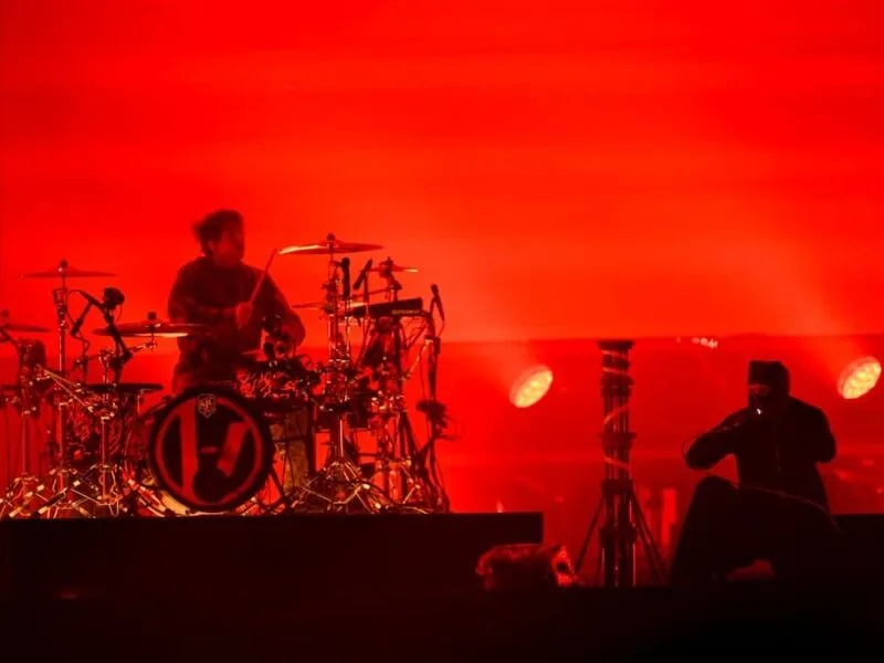 Twenty One Pilots leva fãs ao centro do palco no encerramento do Rock In Rio
