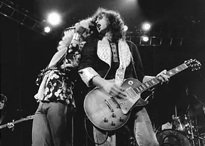 Trocadilho sobre “racket” encerra reunião de Jimmy Page com designer