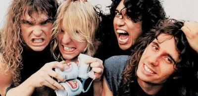 Slayer esconde duas frases invertidas na abertura de “Hell Awaits”