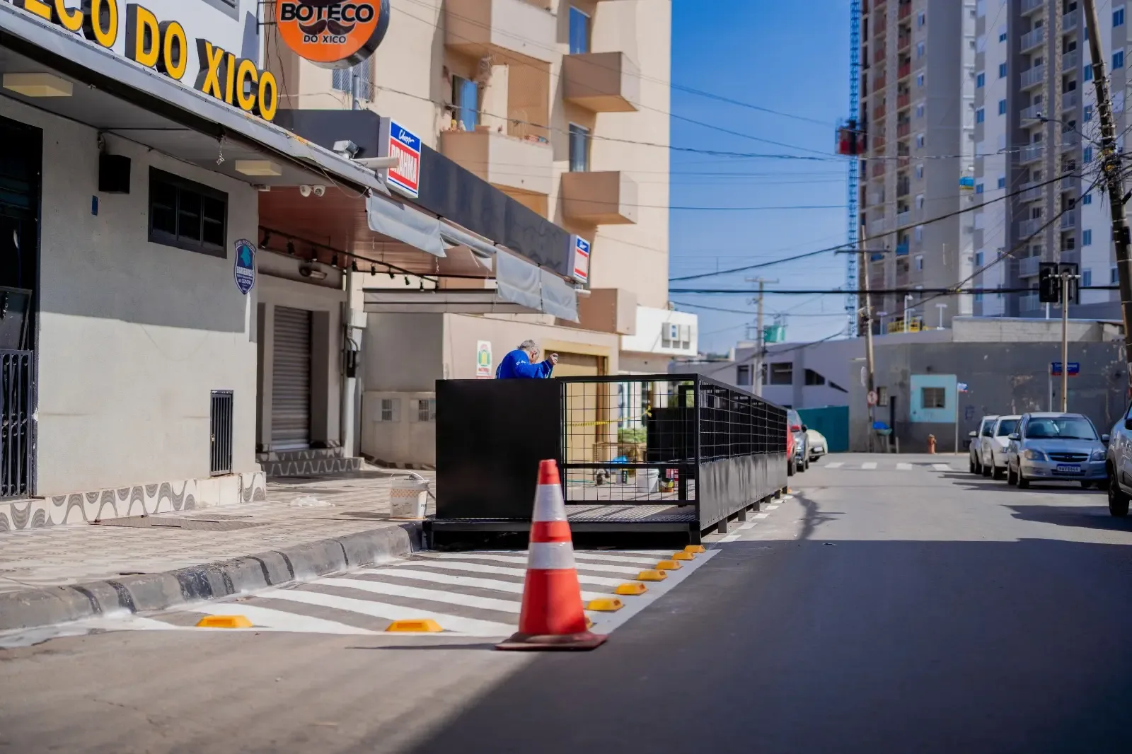 Parklet em Anápolis passa por teste de até seis meses antes de possível regulamentação