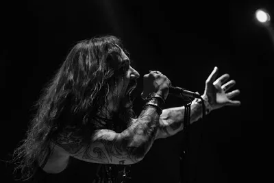 Tomi Joutsen relembra crises, empregos e a chegada ao Amorphis