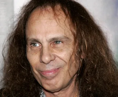 Ronnie James Dio recuperou o polegar após acidente no quintal