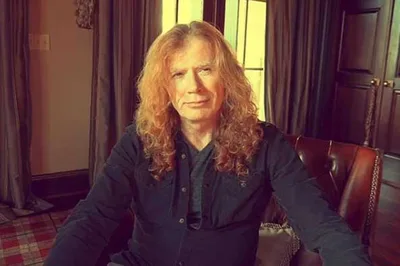 Dave Mustaine mantém esperança de cura para condição na mão esquerda