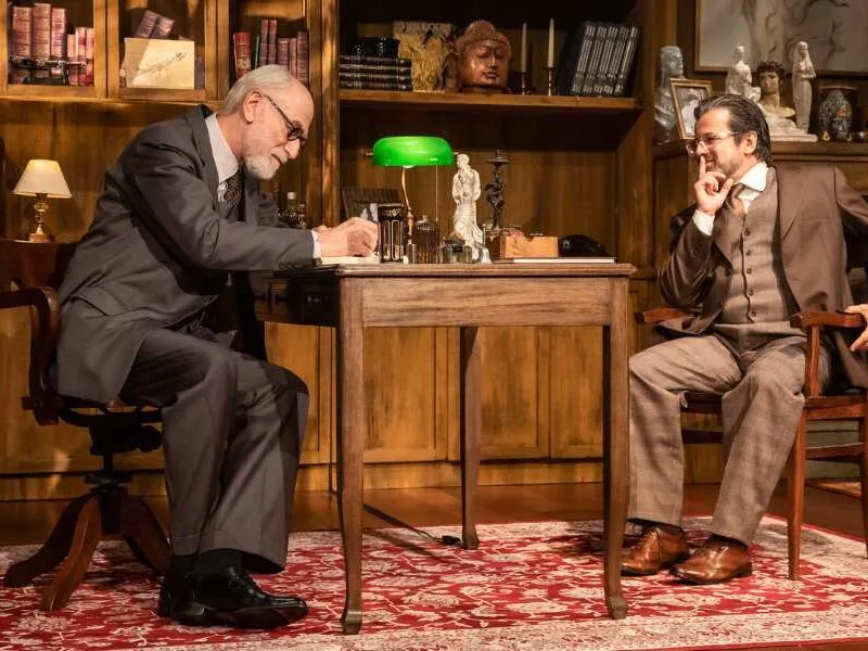 “A Última Sessão de Freud” volta ao Recife para nova temporada