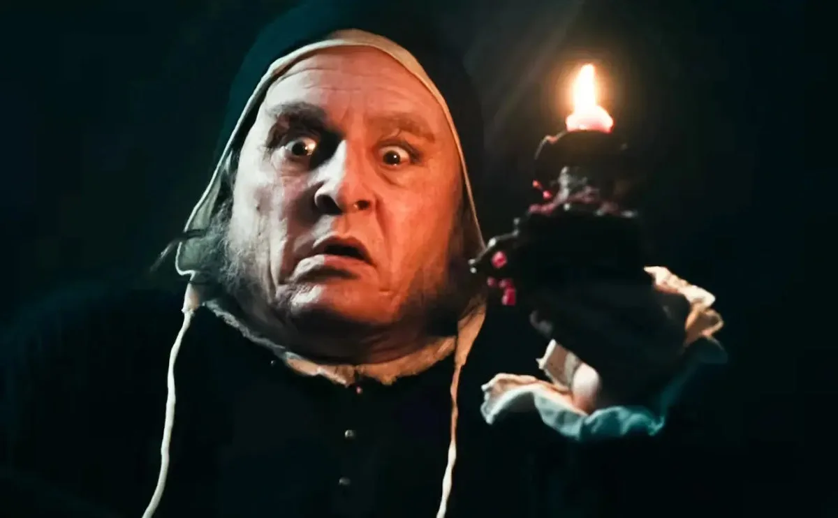 Novo trailer mostra Scrooge de Johnny Depp diante dos espíritos de Natal