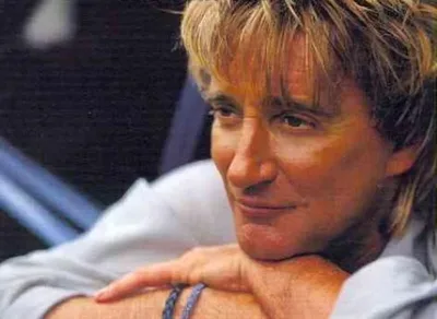 Rod Stewart revisita a década de 1970 em seleção de 13 canções