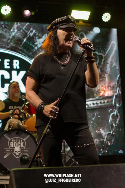 Dave Evans leva músicas do início do AC/DC e da carreira solo a Belo Horizonte