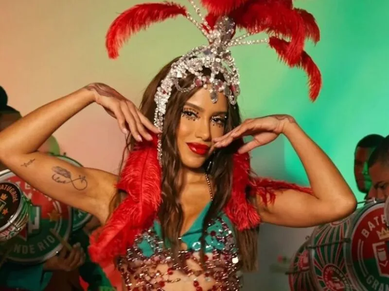 Anitta assume posto de rainha de bateria da Grande Rio