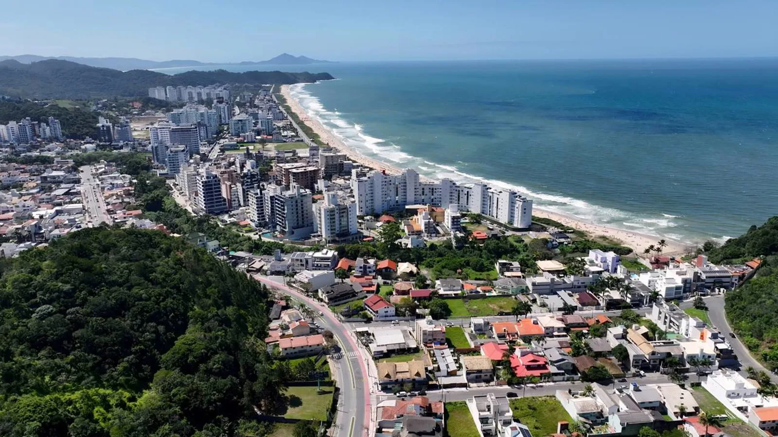 Itajaí combina praias, porto e estrutura para viver o ano inteiro