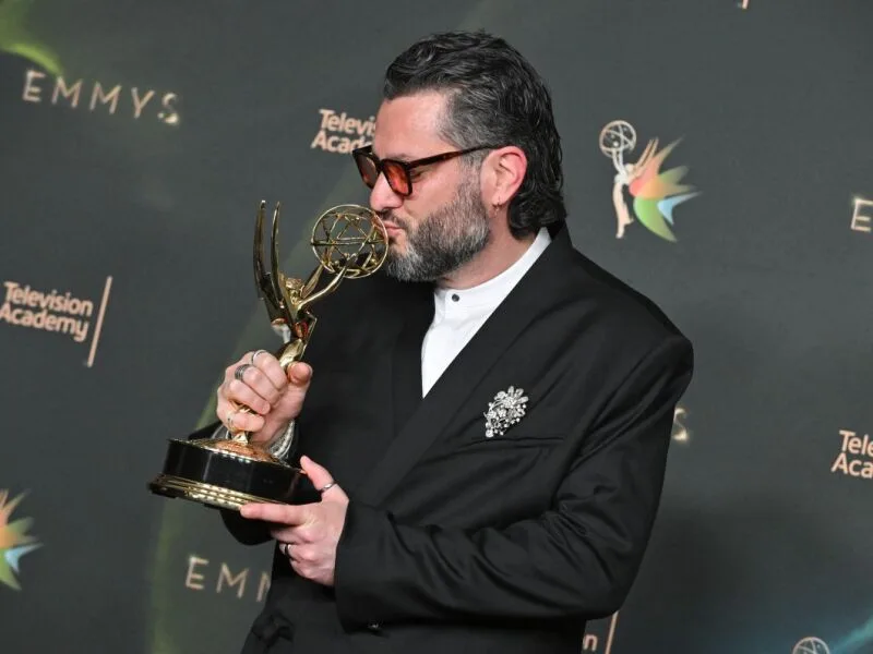 Miguel Gandelman leva Emmy por trabalho musical no show de Bad Bunny