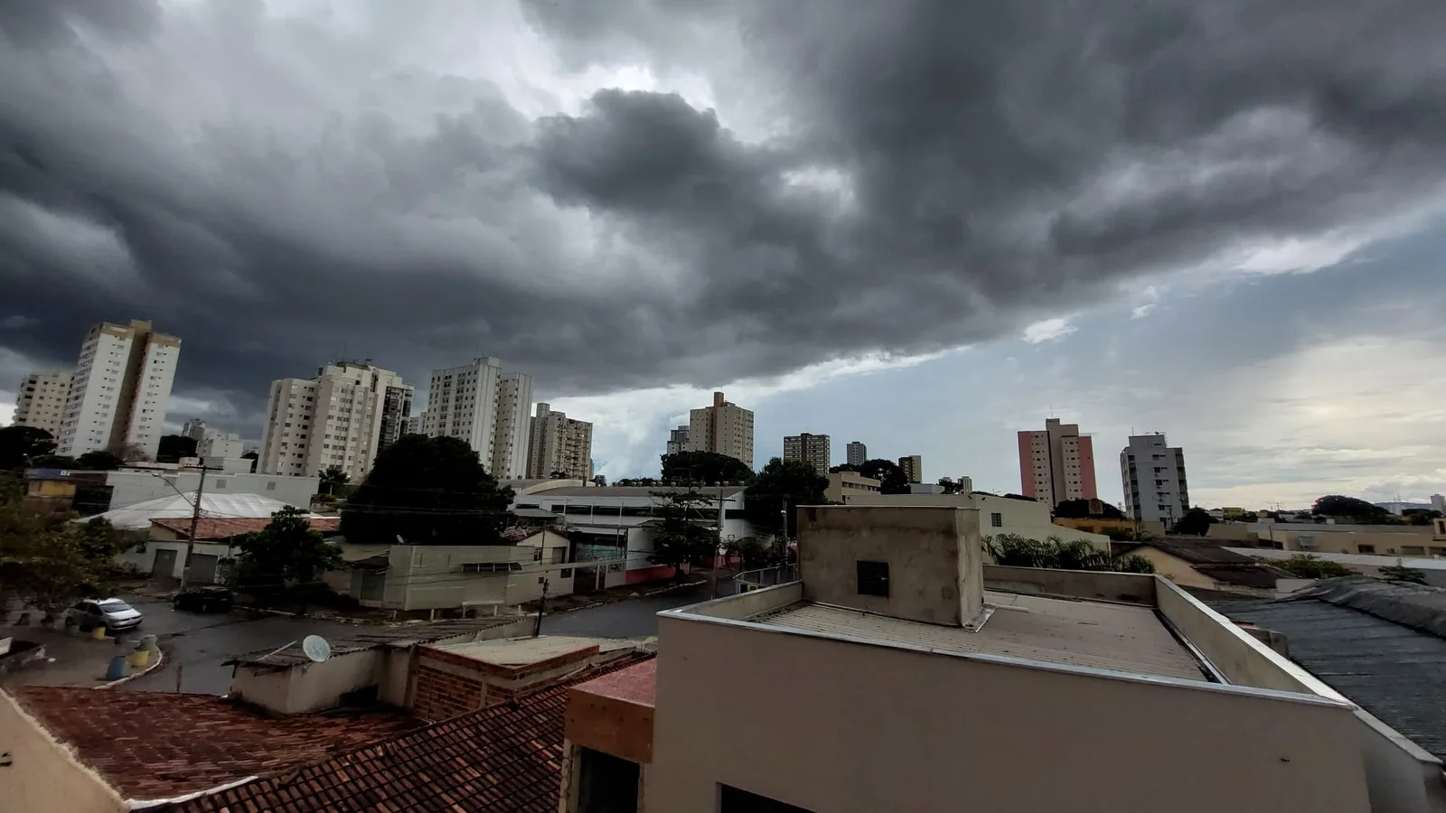 Falha em subestação deixa bairros de Goiânia e Aparecida sem energia por nove minutos