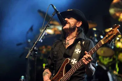 Lemmy viu em faixa de Meat Loaf o excesso calculado do rock dos EUA