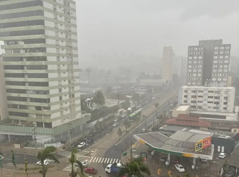 Goiás registra chuva forte, mas mantém alerta para queimadas em 71 municípios